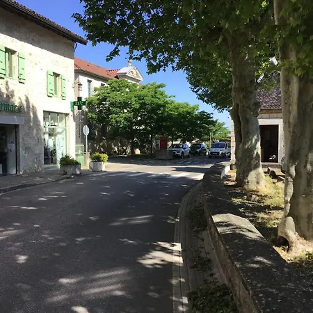 D Lucye Nocleg ze śniadaniem Treffort (Ain)